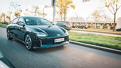 Hyundai IONIQ 6 während der Fahrt